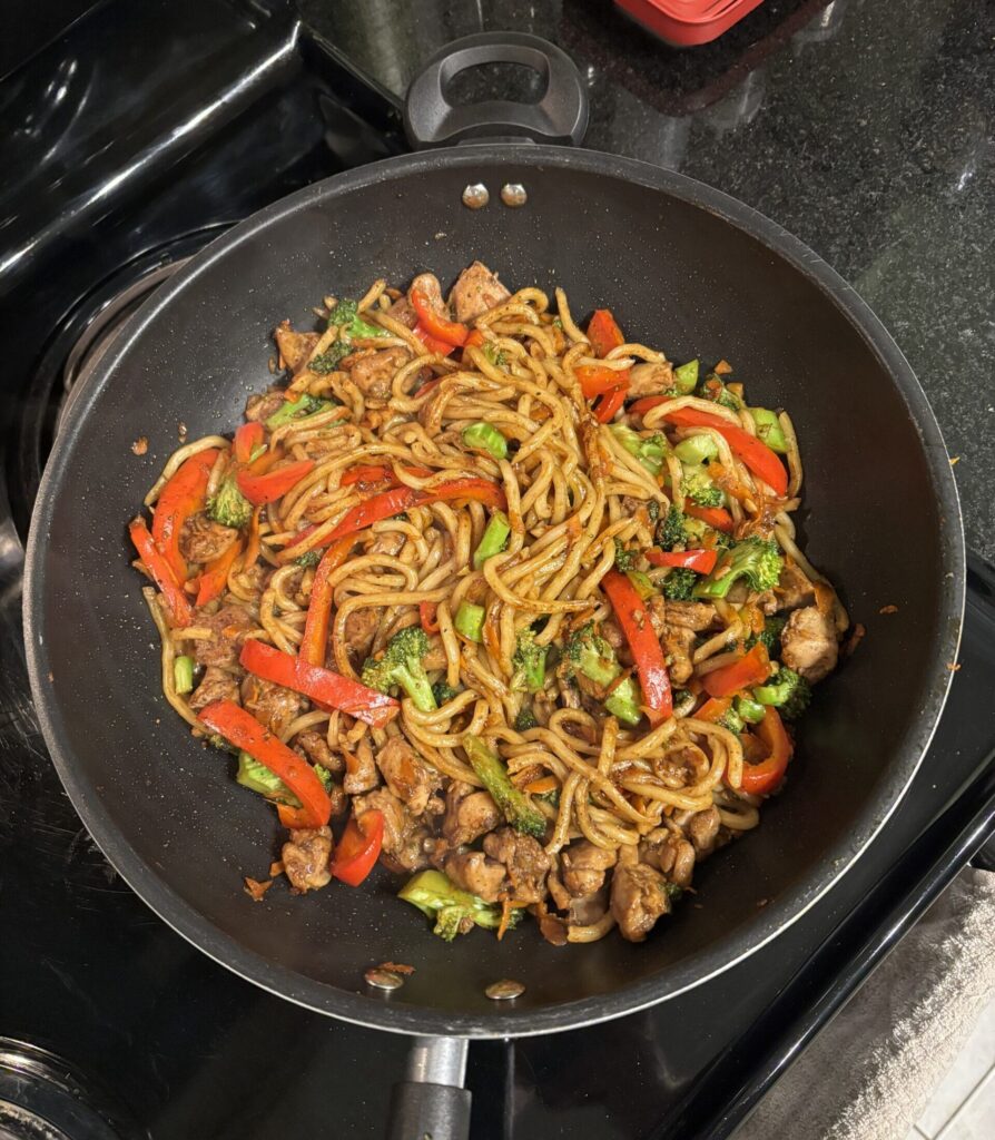 Chicken and vegetable stir-fried noodles in a wok